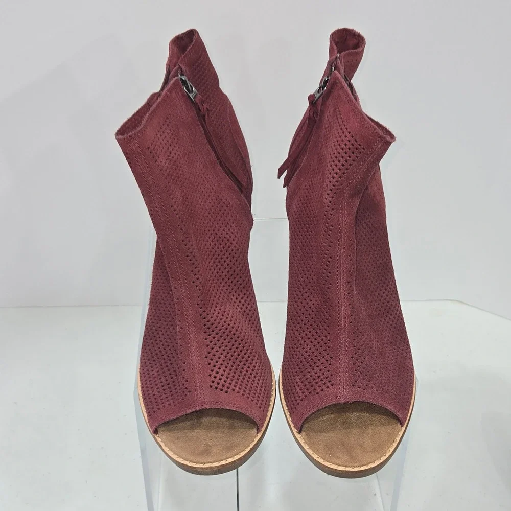 Toms Majorca Burgundy Suede Perforated Peep Toe Booties Womens W12 Stacked Heel